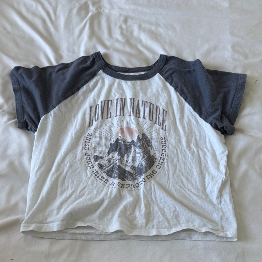 Hollister Love in Nature Graphic Tee - Gray and White